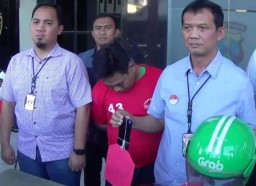 Penumpang Digerayangi Loncat dari Motor Ojol