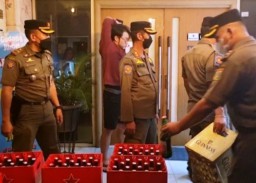 Ratusan Miras Disita dari Penjual Jamu Tradisional