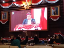 Rocky Gerung Beri Wawasan Kebangsaan di Paripurna DPRD HUT Pemprov Jatim