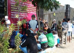 Saat Pandemi Warga Bulusari Demo Kejari