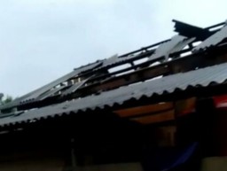 Rumah Warga dan Puluhan KWH Listrik Disambar Petir