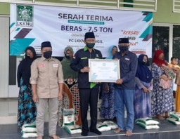 PT Sampoerna Sumbang Beras ke PC LKKNU Bangil