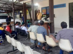 Samsat Bangil Layani Pembeli Mokas Gratis