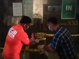 Polisi Lepas Police Line Tunjungan Plaza 5 Pasca Terbakar