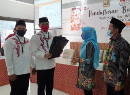 Paslon Teno-Hasjim Daftar ke KPU Kota Pasuruan