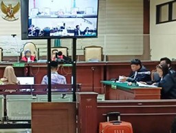 Pengacara Minta Terdakwa BOS Reny Agustina Bebas