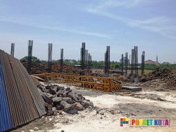 Para Tokoh Kritik Proyek Miliaran UT Surabaya