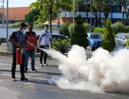 Pelindo 3 Uji Coba Fasilitas Pemadam Kebakaran