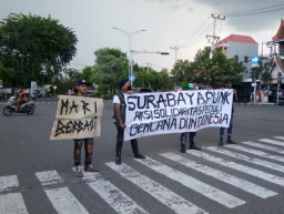 Arek Punk Surabaya Berbagi