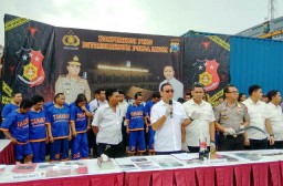 Kelompok Iwan Cs Bajak Truk Rokok Rp 8 Miliar