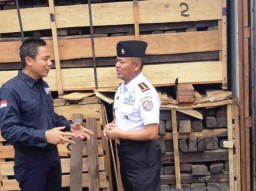 Kayu Eboni Illegal Diamankan Bakamla dan KLHK