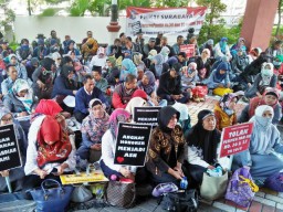 Guru Honorer Menolak Pembatasan Usia CPNS