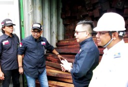 Gakkum KLHK Pamer Selundupan Kayu Tanpa Pelaku