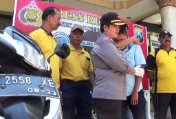 Ibu Hamil 8 Bulan Gondol Sepeda Motor