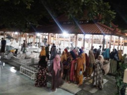 Makam Sunan Maulana Ibrahim Sepi Pengemis