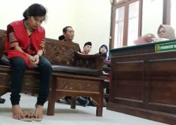 Pembunuh Bayi Kandung Dituntut 6 Tahun Penjara