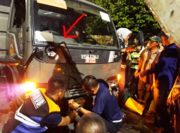 Mobil Satpol PP Surabaya Dirusak Pedagang