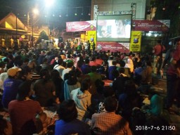 Nobar Piala Dunia di Lapangan Futsal Asemrowo