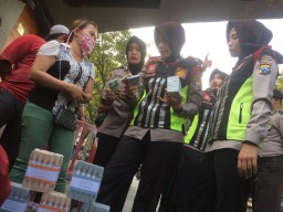 Jasa Penukaran Uang Baru Minta Imbalan 10 Persen