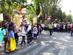 PN Surabaya Diserbu Pencari Daging Kurban