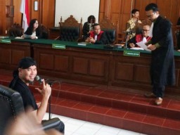 Pakai Kaos Tahanan Politik, Musisi Dewa 19 Disidang