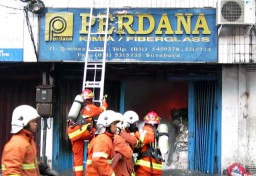 Toko Bahan Kimia Jalan Tembaan Terbakar