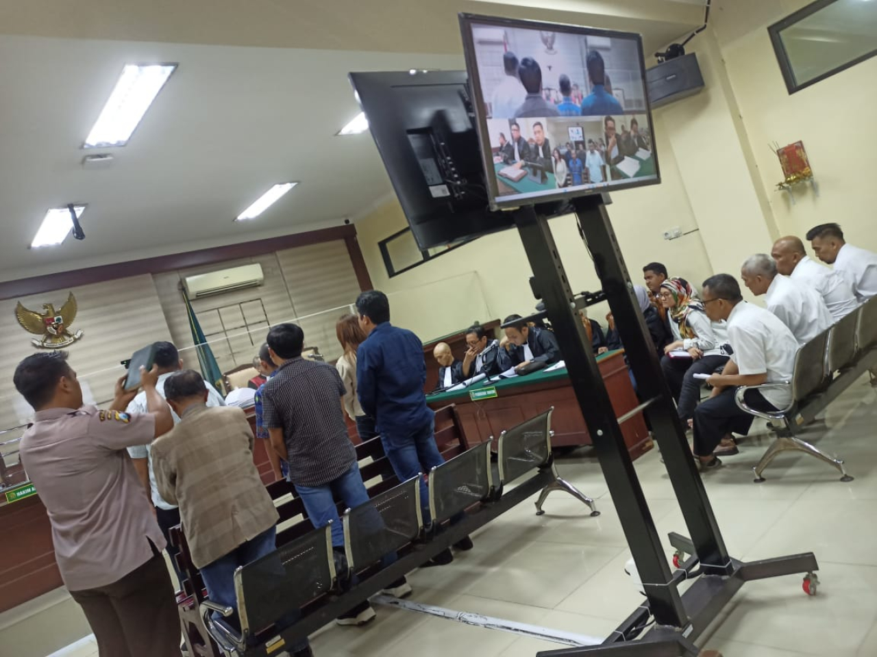 Saksi BPRS Kota Mojokerto saat disumpah.