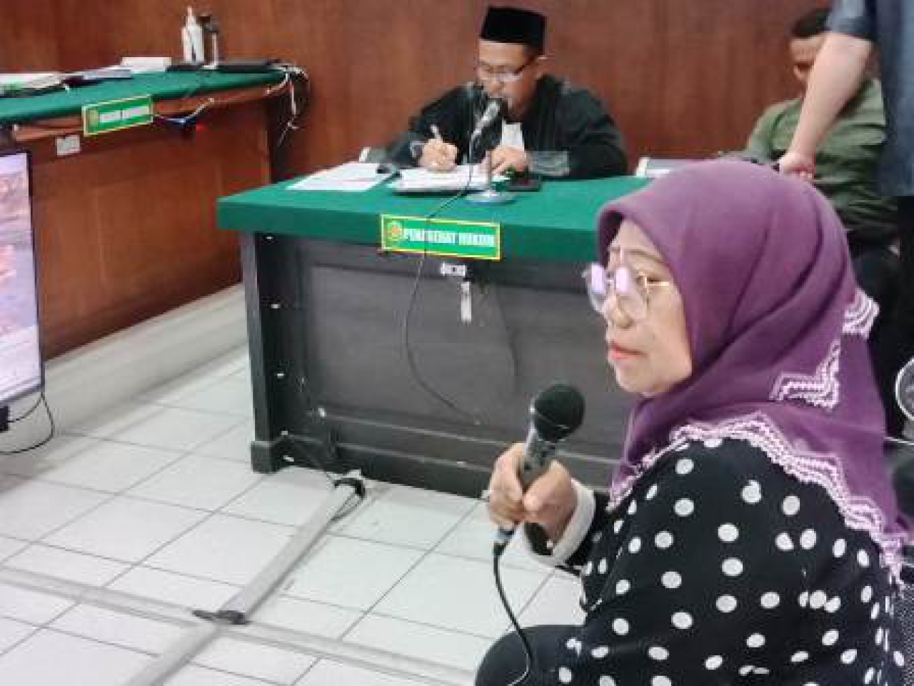 Erna Prasetyowati di PN Surabaya.