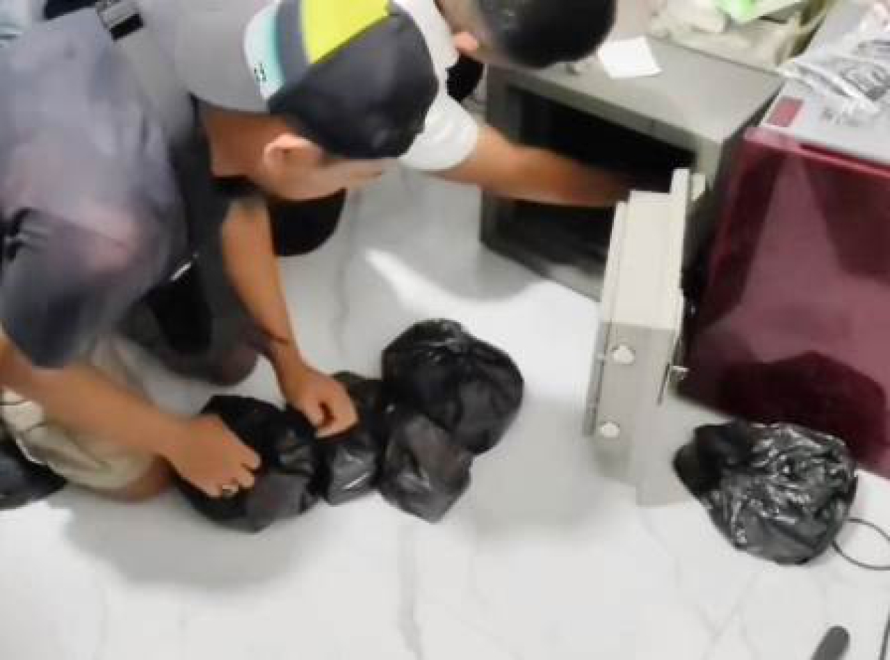 Temuan Brangkas berisi sabu dan uang tunai.