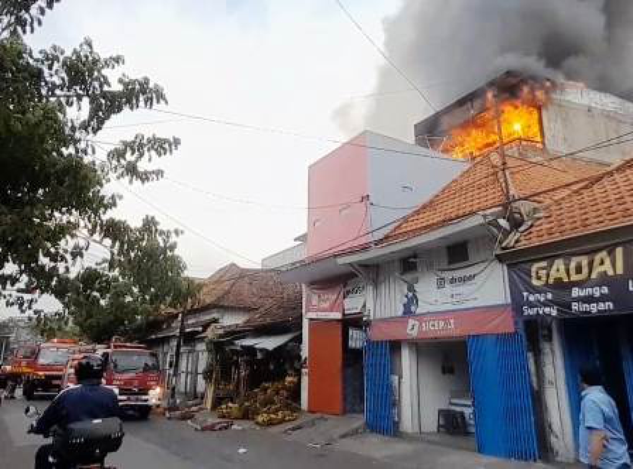 Kebakaran Ruko di Jalan Keputran Surabaya.