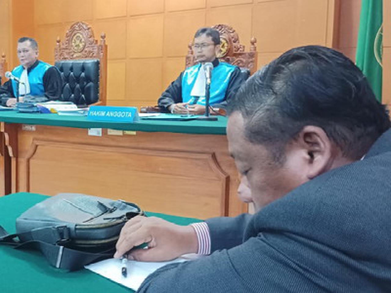 Sidang gugatan pembatalan pembatalan SK (Surat Keputusan) Rektor UINSA (Universitas Islam Negeri Sunan Ampel Surabaya).