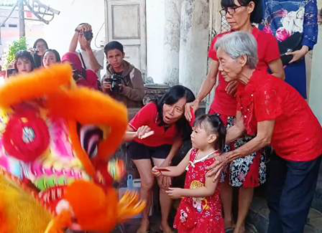 Barongsai di Kampung Pecinan Surabaya.