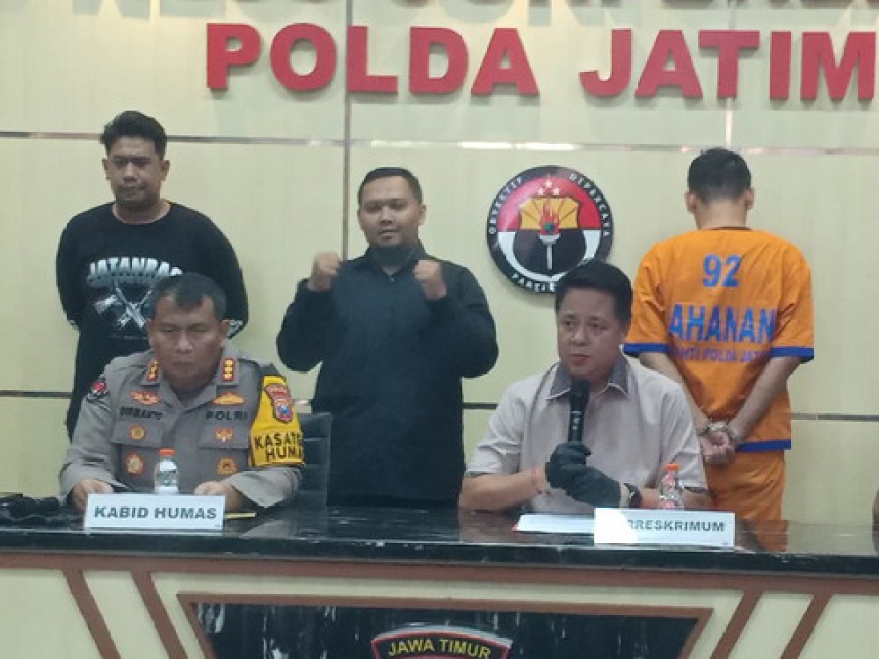 Jatanras Ditreskrimum Polda Jatim merilis tersangka pembunuhan disertai mutilasi.