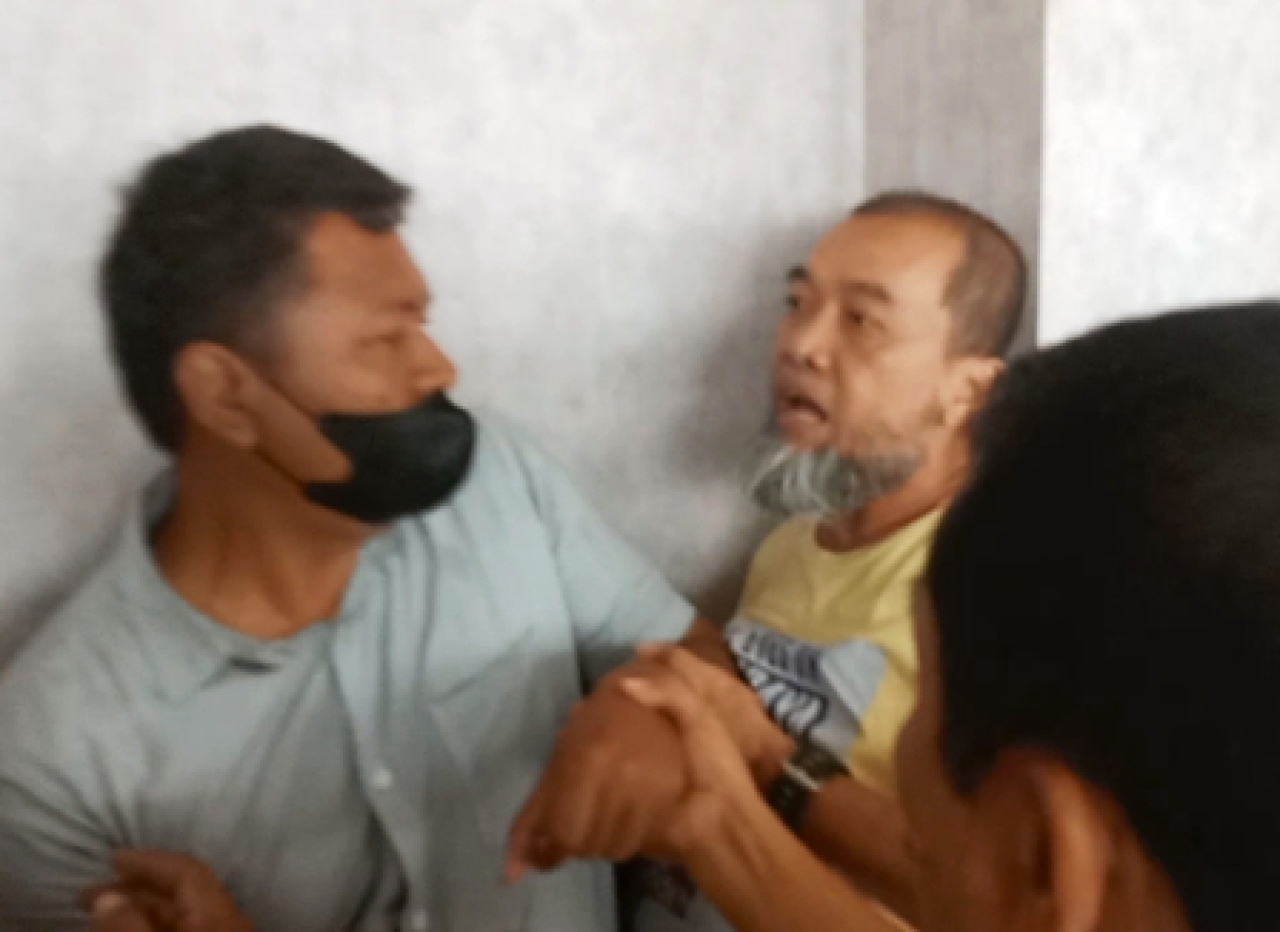 Pemukulan Warnai Sosialisasi Amdal Surabaya Waterfront Land