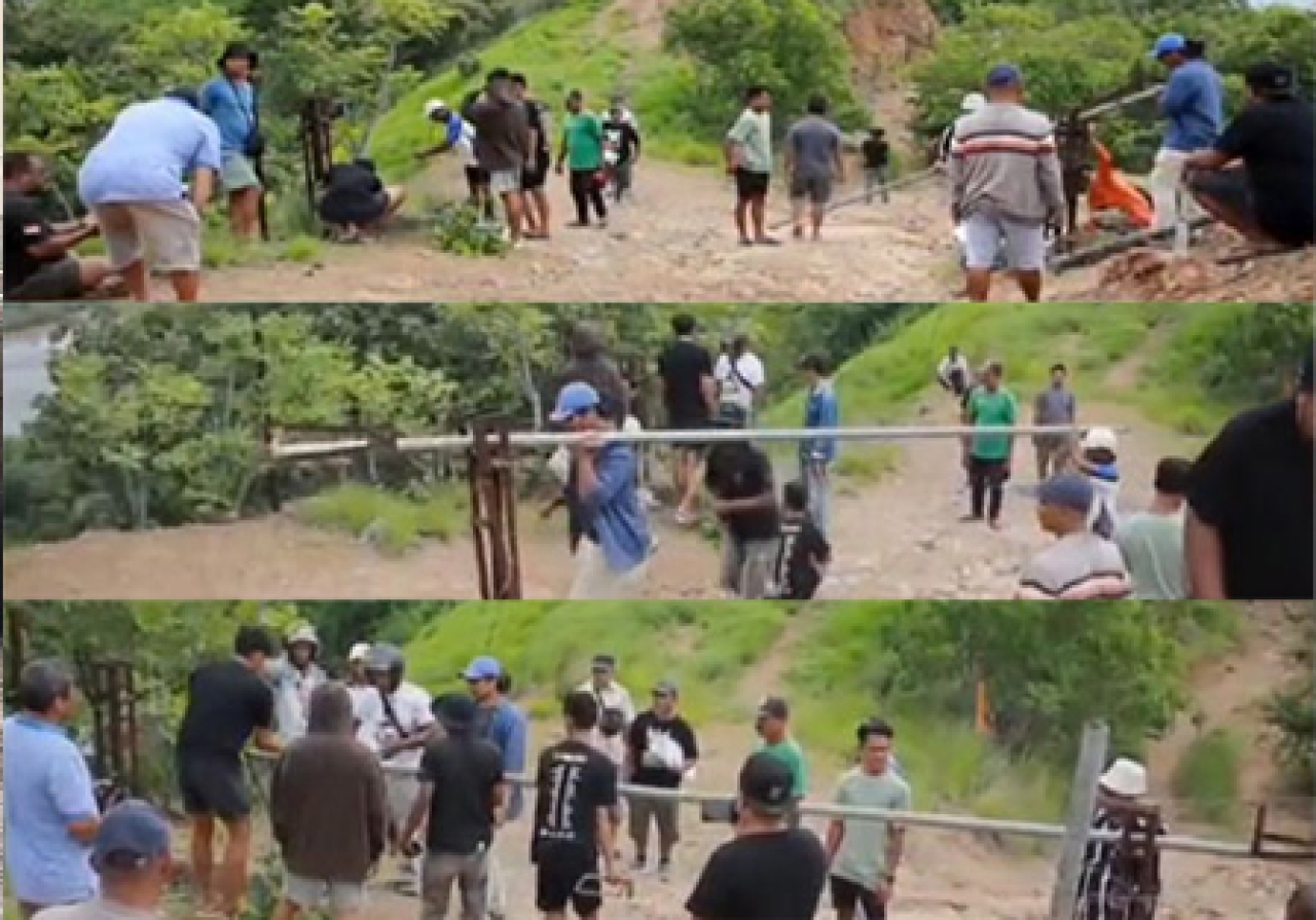 aksi pembongkaran portal di di Boe Batu Toro Bembe, NTT.