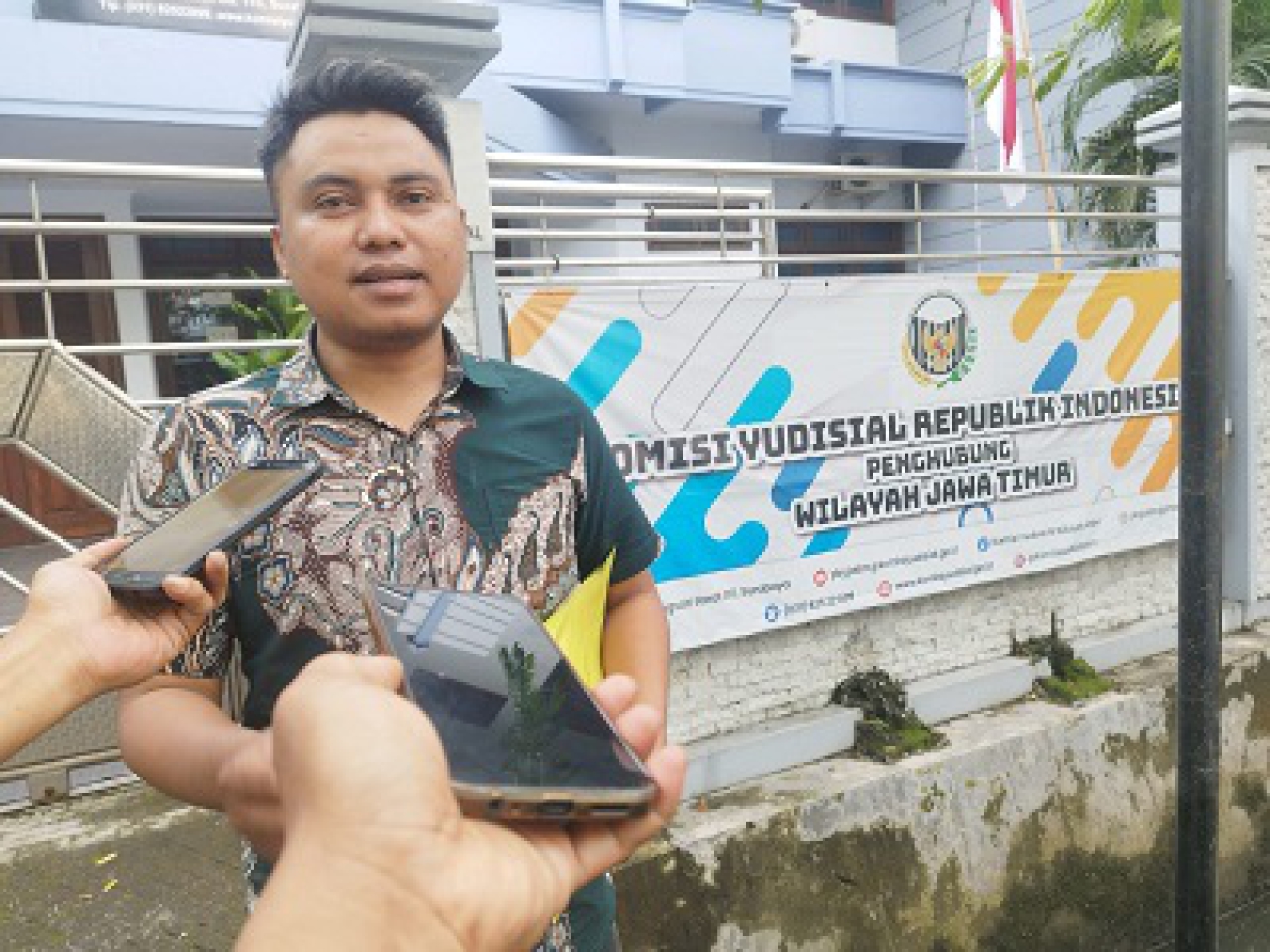 M. Wadis kuasa hukum penggugat pembatalan akta lahir.