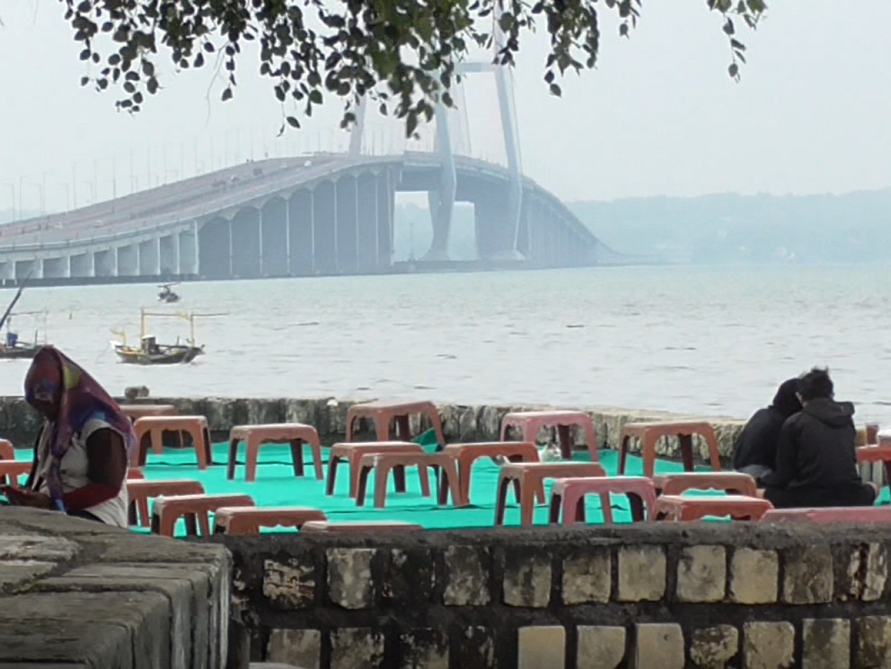 Ngabuburit di Suramadu View Point Sambil Menunggu Buka Puasa