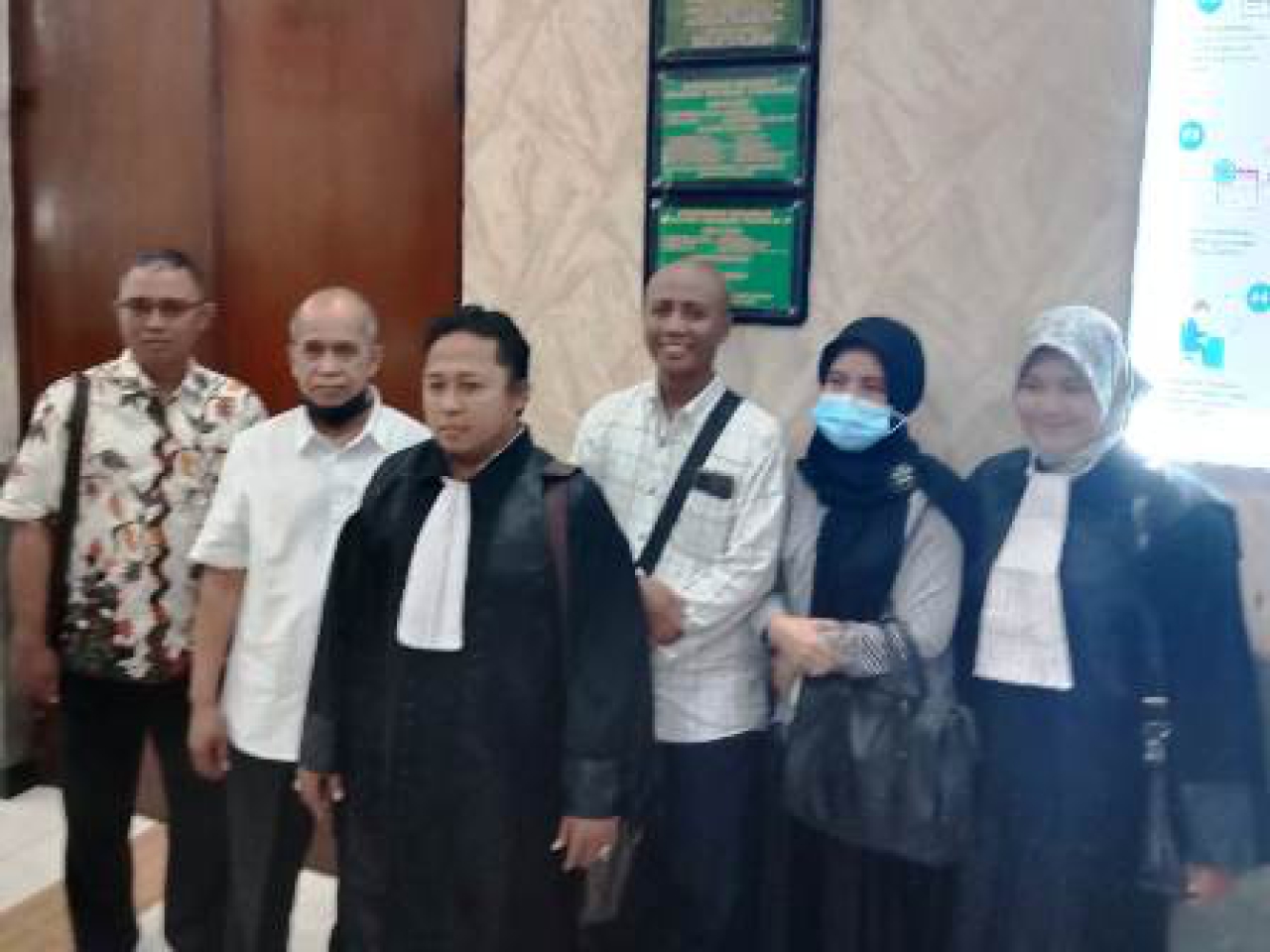 (dari kiri kedua) Dadang Koesboediwitjaksono, S.H