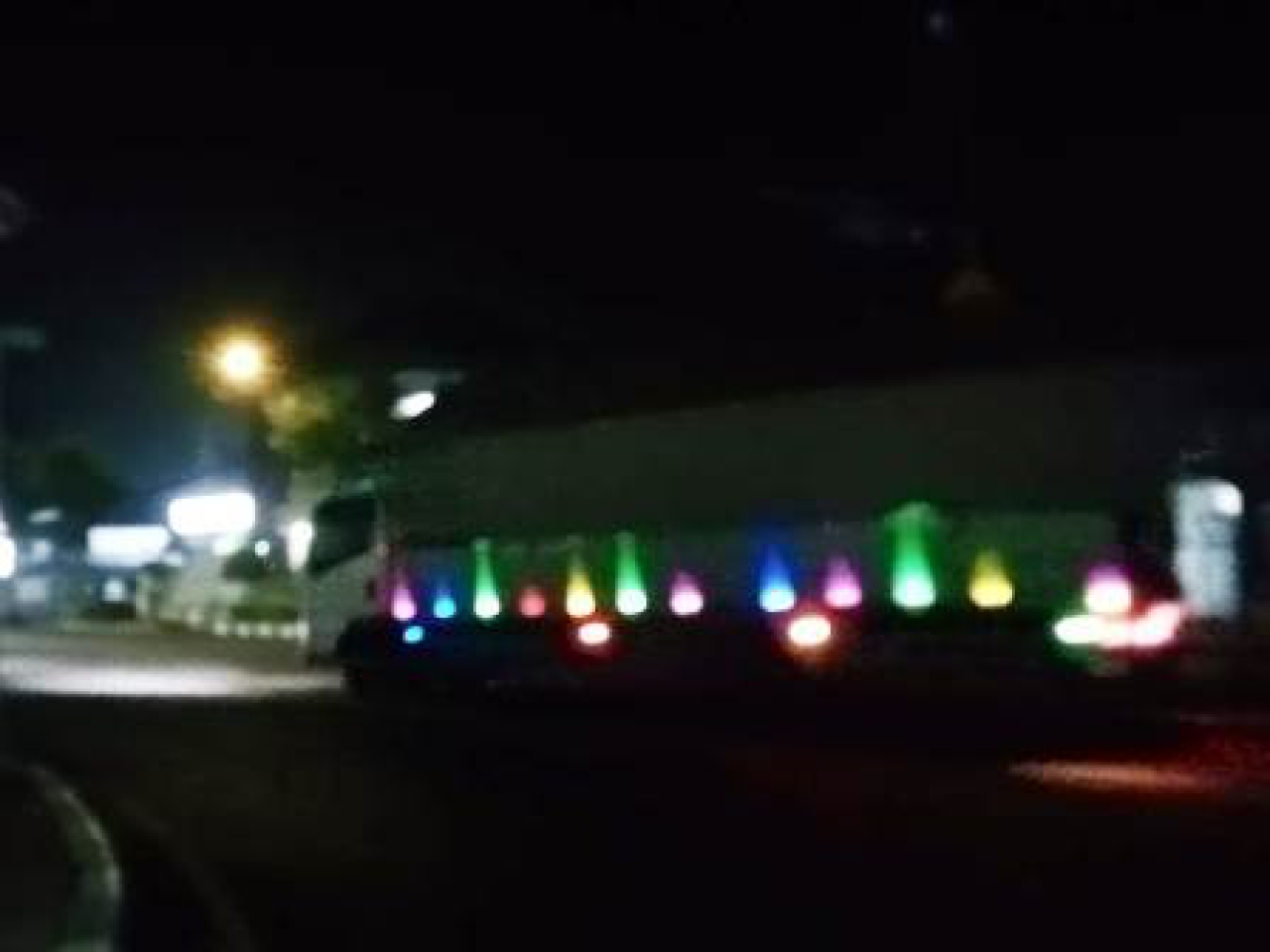 Truk yang leluasa masuk di jalan Balikota Kota Pasuruan.