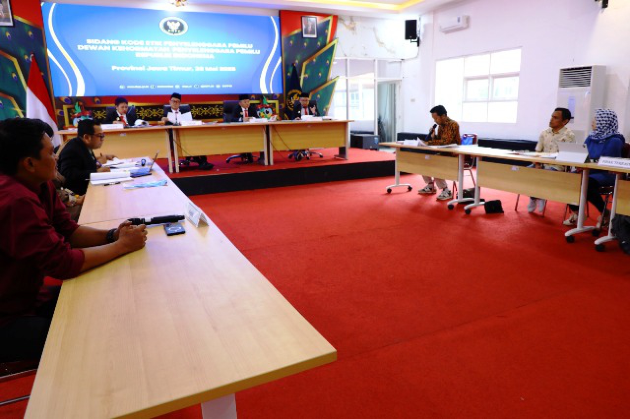 Sidang DKPP Ketua Bawaslu Bojonegoro.