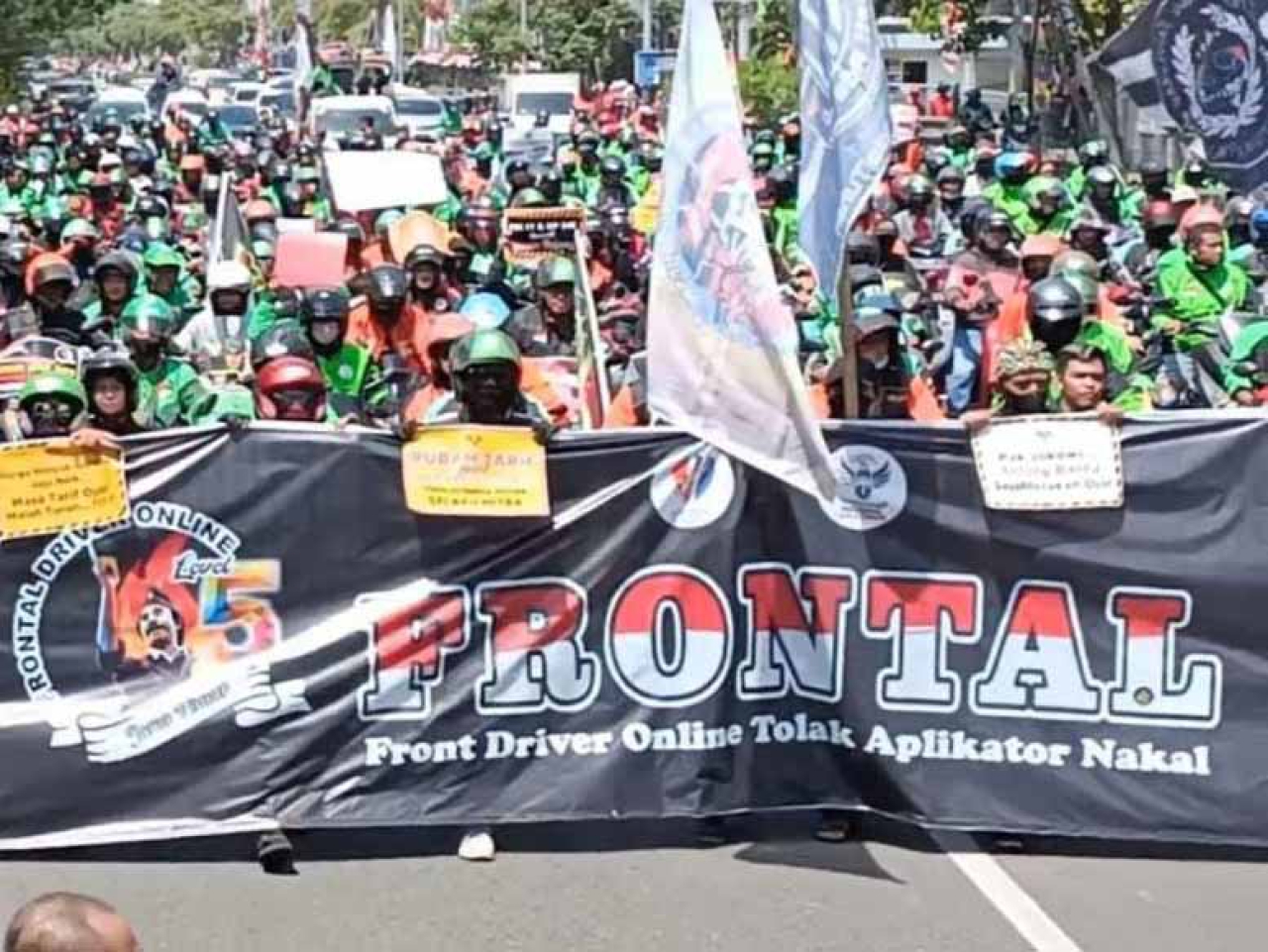 Dokumentasi aksi massa FRONTAL (Front Driver Online Tolak Aplikator Nakal).