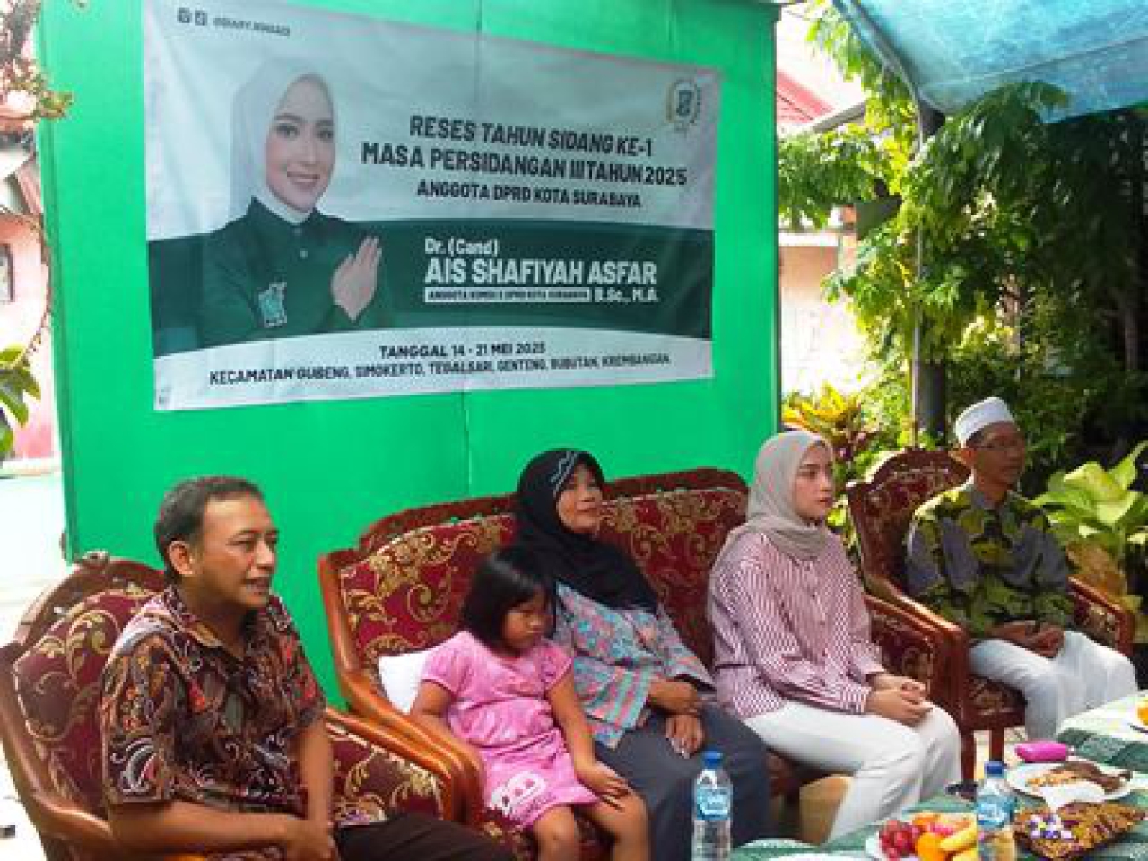 Ning Ais DPRD Surabaya di Gubeng Jaya.