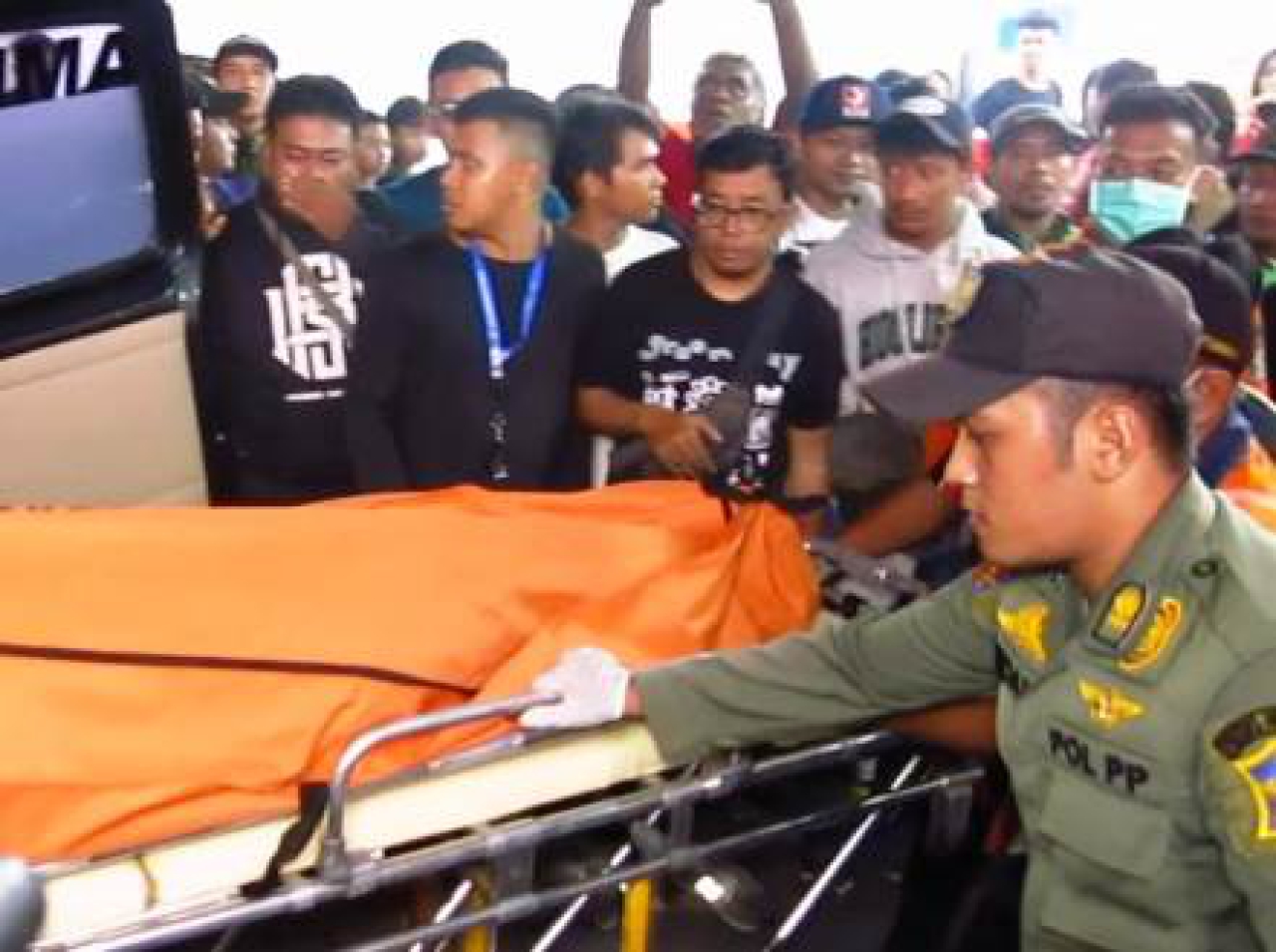 Marley saat dibawa ke kamar mayat.