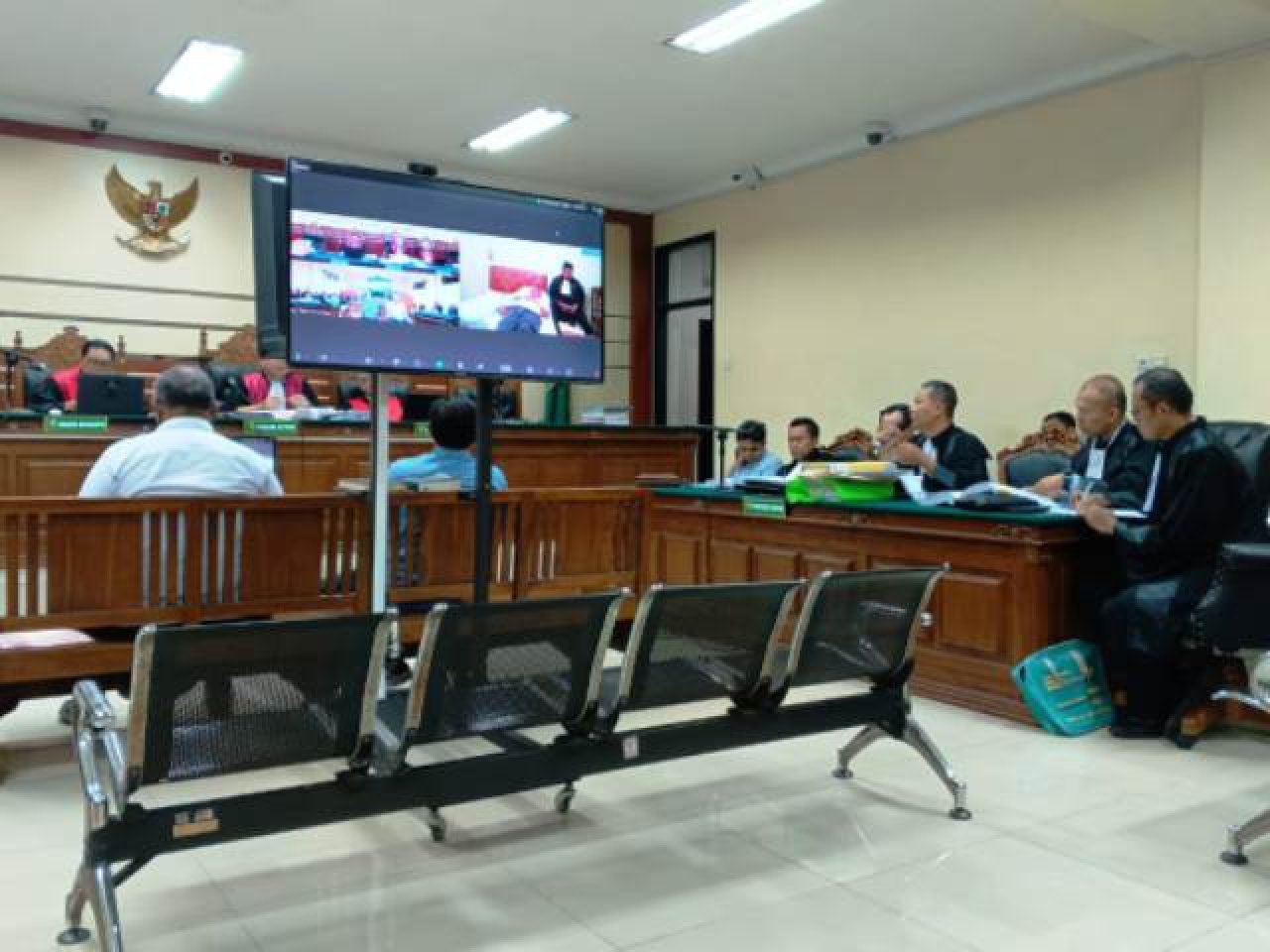 (dari kiri) saksi Zain Anis dan Agus Priyatno.