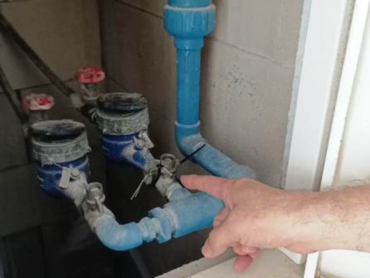 Aliran Air di Apartemen Bale Hinggil.