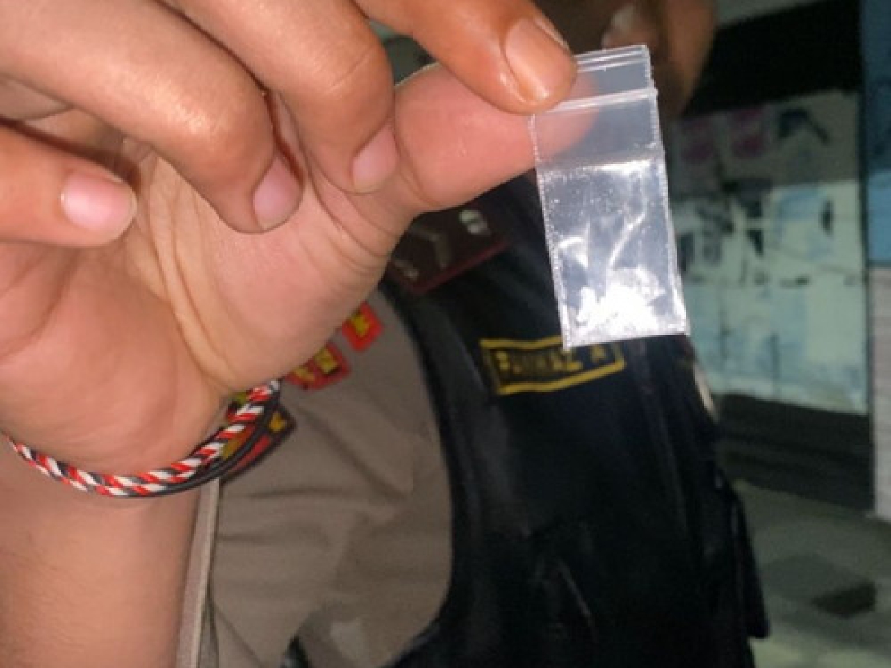 Bukti serbuk diduga Sabu-sabu yang kedapatan dibawa KDS saat tertangkap Tim Respatti Jogo Boyo 97, Kamis, (07/08/2025) dini hari.