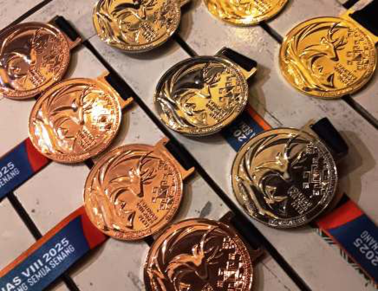 Medali yang didapat Stand Up Paddle Jawa Timur.