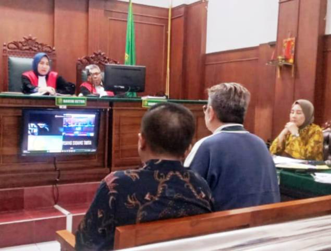 dr. Benjamin Kristianto saat menjadi saksi di PN Surabaya.