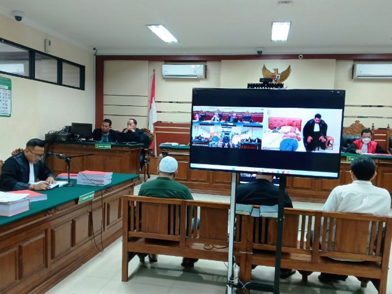 Jaksa Kisnu saat membaca Tuntutan Para Terdakwa Rusunawa Tambaksawah, Sidoarjo.