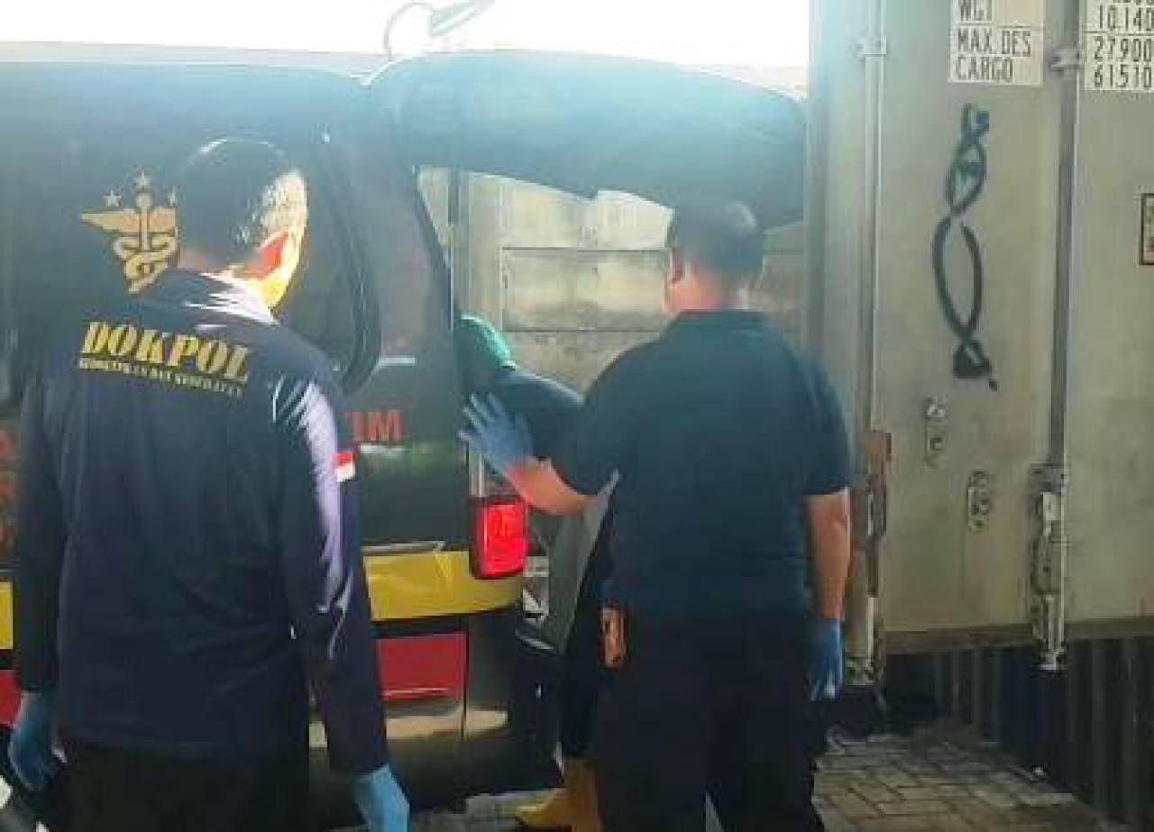 Tim Dokpol RS Bhayangkara Polda Jatim.